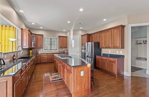 Aldie House | Spacious 6-bedroom house in charming Ashburn with fitness room, AC