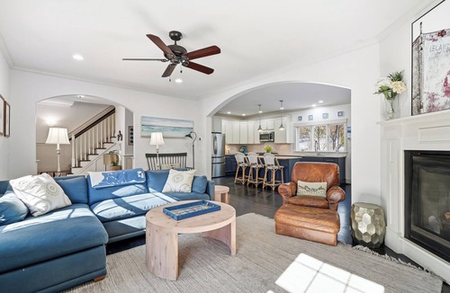 Vineyard Haven House | Spacious 6-bedroom house sleeps 12+ with pool, close to Tashmoo and pet friendly