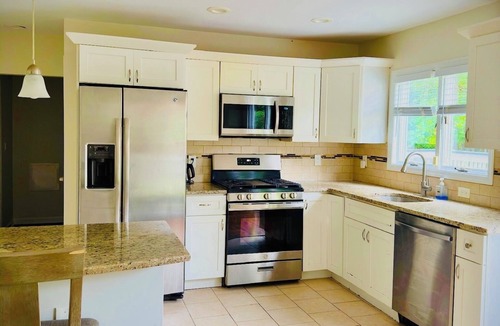 Edison House | Spacious 6-bedroom house in Edison near TopGolf & Supercharge with AC, WiFi