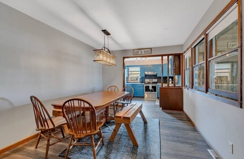 Willmar House | Spacious 6-bedroom lake home with an indoor pool, hot tub, and sauna.