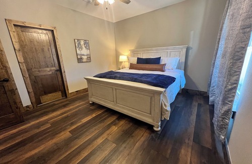 Table Rock Cabin | Spacious 6-bedroom lodge with stunning lake views of Table Rock Lake in Branson!