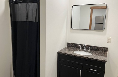 Selby Cabin | Spacious 6-bedroom lodge located on the River Hills of Lake Oahe.
