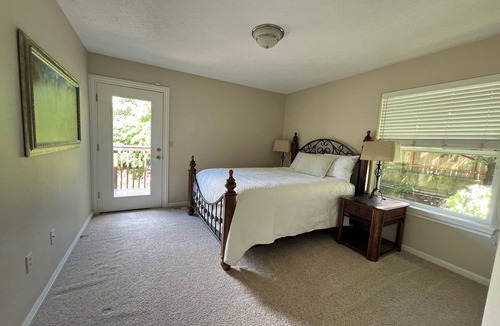 Sunnyside House | Spacious 6-bedroom house with AC, fitness room in gated quiet area Happy Valley