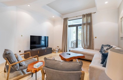 Palm Jumeirah Villa | Spacious 6-bedroom villa in welcoming Dubai