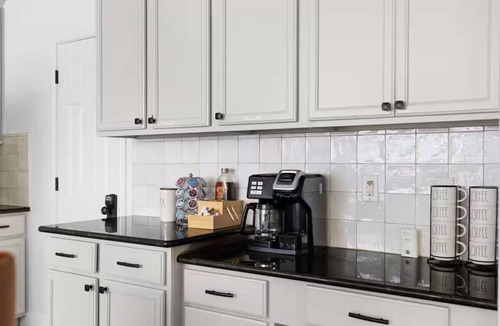 East MLK House | Spacious 6-BR Austin Oasis near River & Downtown