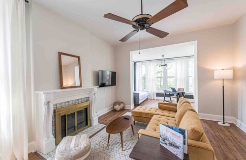 Clifton House | Spacious 6-BR Home-10 Mins to DT
