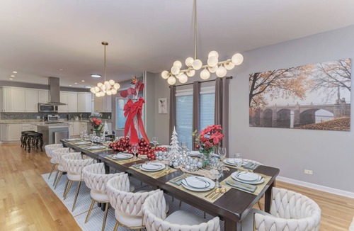 Bartlett House | Spacious 6 BR Villa, Birthday, Events, Sleeps 20