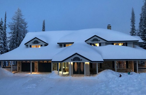 Silver Star Mountain House | Spacious 6-bedroom whole home, amazing location, hot tub, BBQ, suite