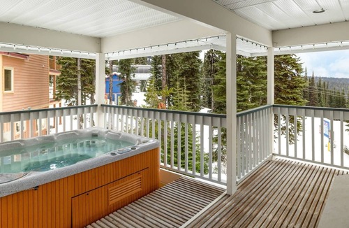 Silver Star Mountain House | Spacious 6-bedroom whole home, amazing location, hot tub, BBQ, suite