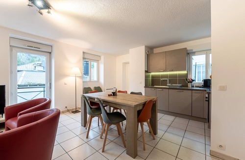 Brides-les-Bains Apartment | Spacious 6-Person Apartment in Central Brides-les-Bains with Mountain View