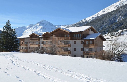 Val Cenis Apartment | Spacious 6-person apartment on slopes with wifi and parking
