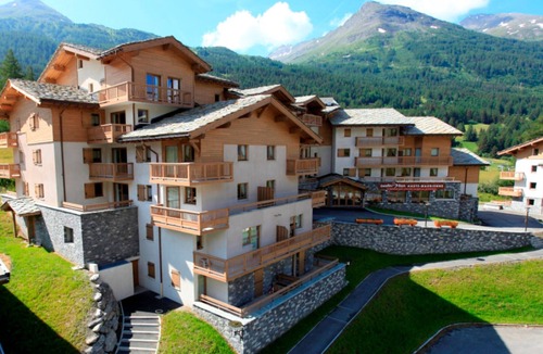 Val Cenis Apartment | Spacious 6-person apartment on slopes with wifi and parking