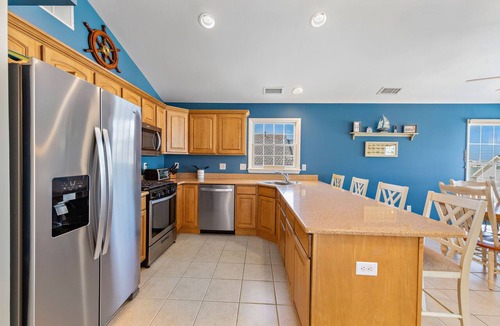 North Beach Haven House | Spacious 6br Oceanside Home in great location, quick walk to all in Beach Haven