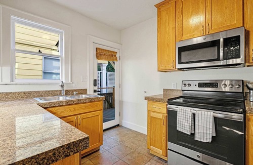 Stevens Condo | Spacious 6B6B duplex in Seattle