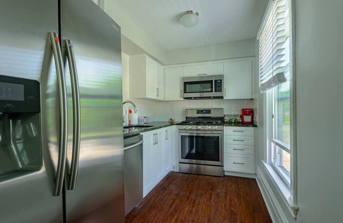 Detroit Apartment | Spacious 6BD side-by-side Apartment Bundle