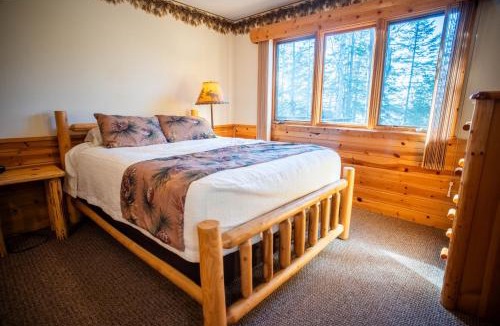 Babbitt House | Spacious 6Bedroom Cabin Style Home - Sleeps 18 - Near Birch Lake - Timber Bay - Parking - CB13
