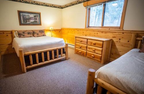 Babbitt House | Spacious 6Bedroom Cabin Style Home - Sleeps 18 - Near Birch Lake - Timber Bay - Parking - CB13