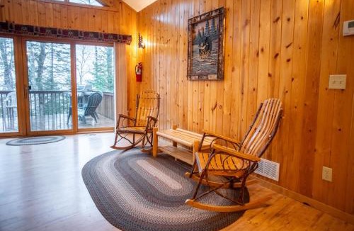 Babbitt House | Spacious 6Bedroom Cabin Style Home - Sleeps 18 - Near Birch Lake - Timber Bay - Parking - CB13