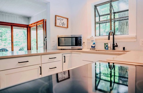Hendersonville House | Spacious 6BR Compound | Free Tix | 15 Min to Town
