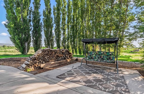 Heyburn House | Spacious 6BR Haven - Game Room - Hot Tub Sleep 28+