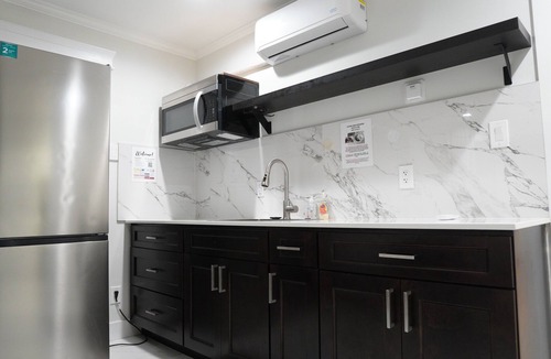 Fraserview House | Spacious 6BR Home Near DT and 15 mins to YVR