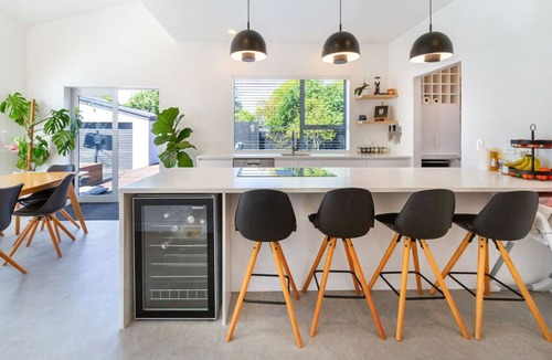 Christchurch House | Spacious 6BR Home for Large Families or Work Teams