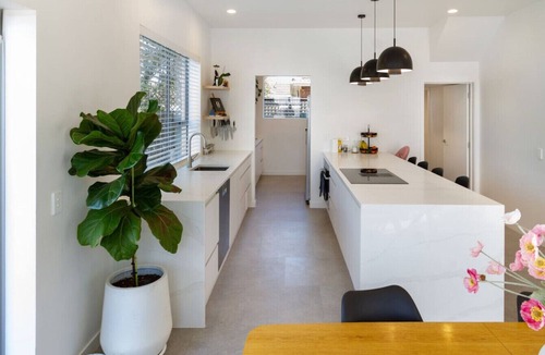 Christchurch House | Spacious 6BR Home for Large Families or Work Teams