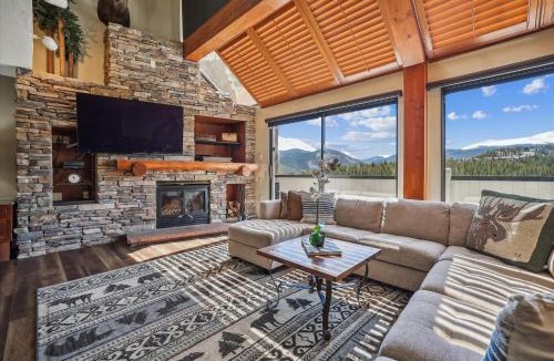 Peak 9 Apartment | Spacious 6BR in Breckenridge with ski area views at Beaver Run Black Diamond Penthouse!