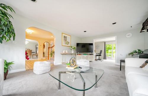 Randolph House | Spacious 6BR Randolph Retreat - Pet-Friendly & Near I-93 & Route 24 Access 35
