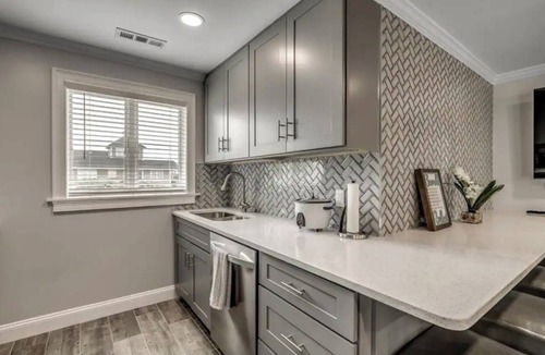 Ash House | Spacious 6BR Beach House Private Pool Sleeps 12 Family Getaway