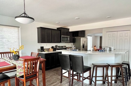 Deschutes River Woods House | Spacious 7 bedroom, 4.5 bathroom, 5-7 minutes to downtown