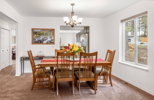 Deschutes River Woods House | Spacious 7 bedroom, 4.5 bathroom, 5-7 minutes to downtown