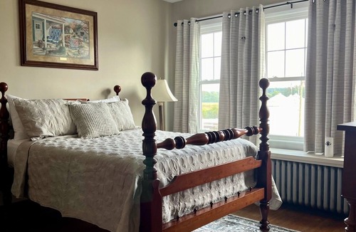 New Haven House | Spacious 7-bedroom Farmhouse in New Haven - On Bourbon Trail!