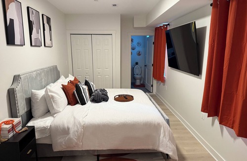 Downtown Baltimore House | Spacious 7-bedroom house in quaint Baltimore with AC