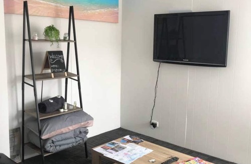 Hamilton House | Spacious 7-bedroom house with WiFi, AC in beautiful Hamilton