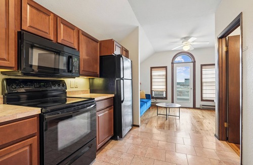 Dubuque House | Spacious 7-bedroom house- unique history, modern comforts and incredible views