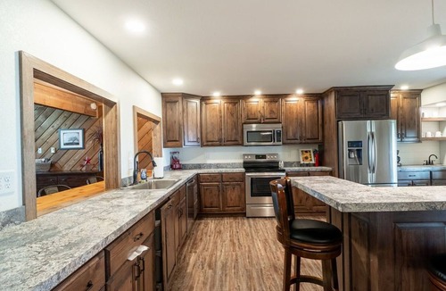 Grantville House | Spacious 7-bedroom house with WiFi and game room in charming Meriden.