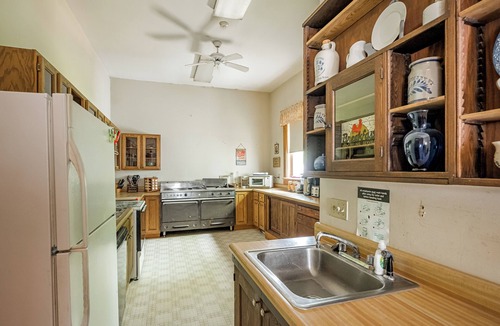 Richford House | Spacious 7 bedroom.Jay peak has a waterpark. Canoe and kayaking across the road.