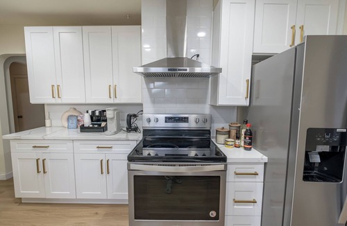 Kent House | Spacious 7BR 4BA Home - Game Room - AC/Heat - 20 min to Airport