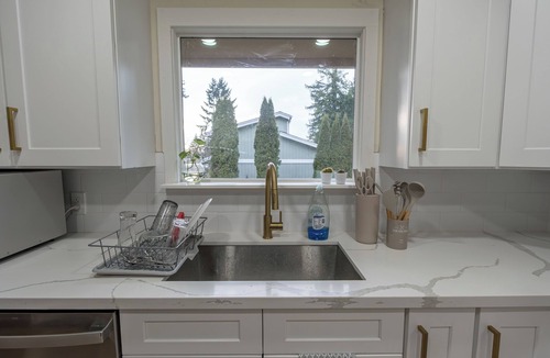 Kent House | Spacious 7BR 4BA Home - Game Room - AC/Heat - 20 min to Airport