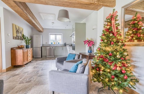 New Forest District House | Spacious 8-bedroom estate with gardens, fireplaces and room for 24