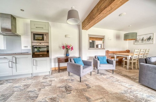 New Forest District House | Spacious 8-bedroom estate with gardens, fireplaces and room for 24
