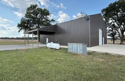 Dale House | Spacious 8-bedroom barndo near Norris City and Mcleansboro Il. Sleeps up to 14