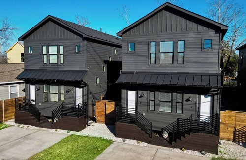 Northside House | Spacious 8BR 10BA Houston Retreat with Private Suites Ideal for Family Reunions