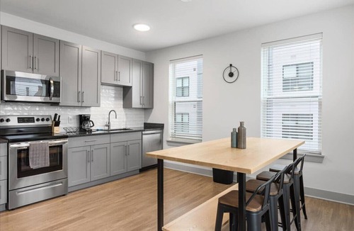 East Walnut HIlls Apartment | Spacious 8BR 8BA combined Apartments Near Downtown Cincinnati