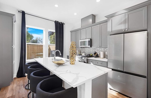 Northside House | Spacious 8BR Duplex w/Rooftop & EV — Sleeps 16+
