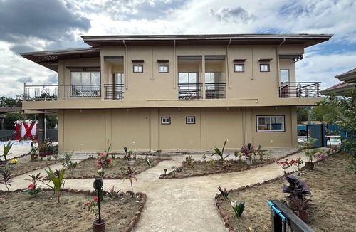 Bugallon Apartment | Spacious 9-bedroom apartment in lovely Bugallon with AC