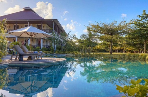 Praslin Island House | Spacious 9-bedroom estate in delightful Anse Volbert Village