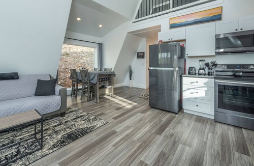 Swannanoa Cabin | 🍃 Spacious A-Frame w/ Loft - Close to Downtown Asheville!