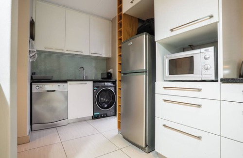 Stellenbosch Central Apartment | Spacious apartment in walking distance to wonderful restaurants in Stellenbosch